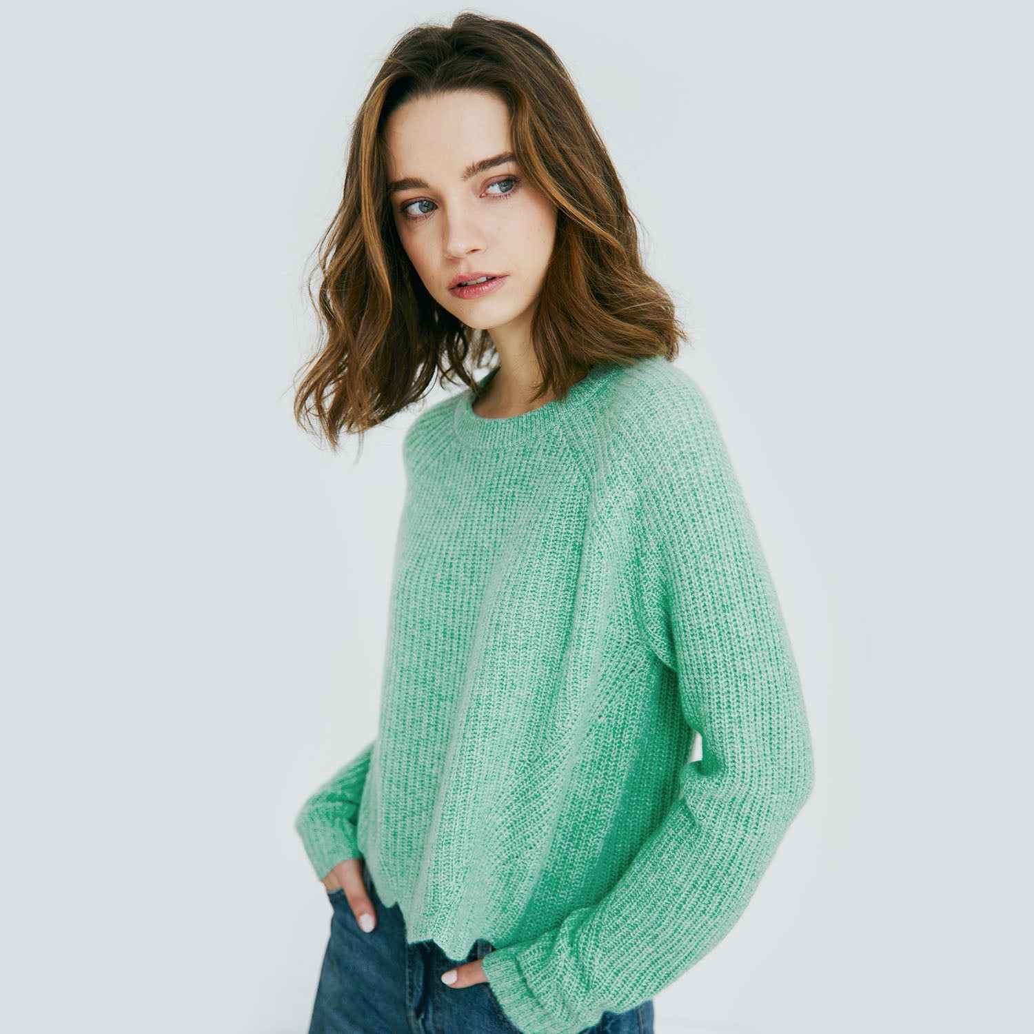 Scalloped Shaker in Fizzy Mint Autumn Cashmere